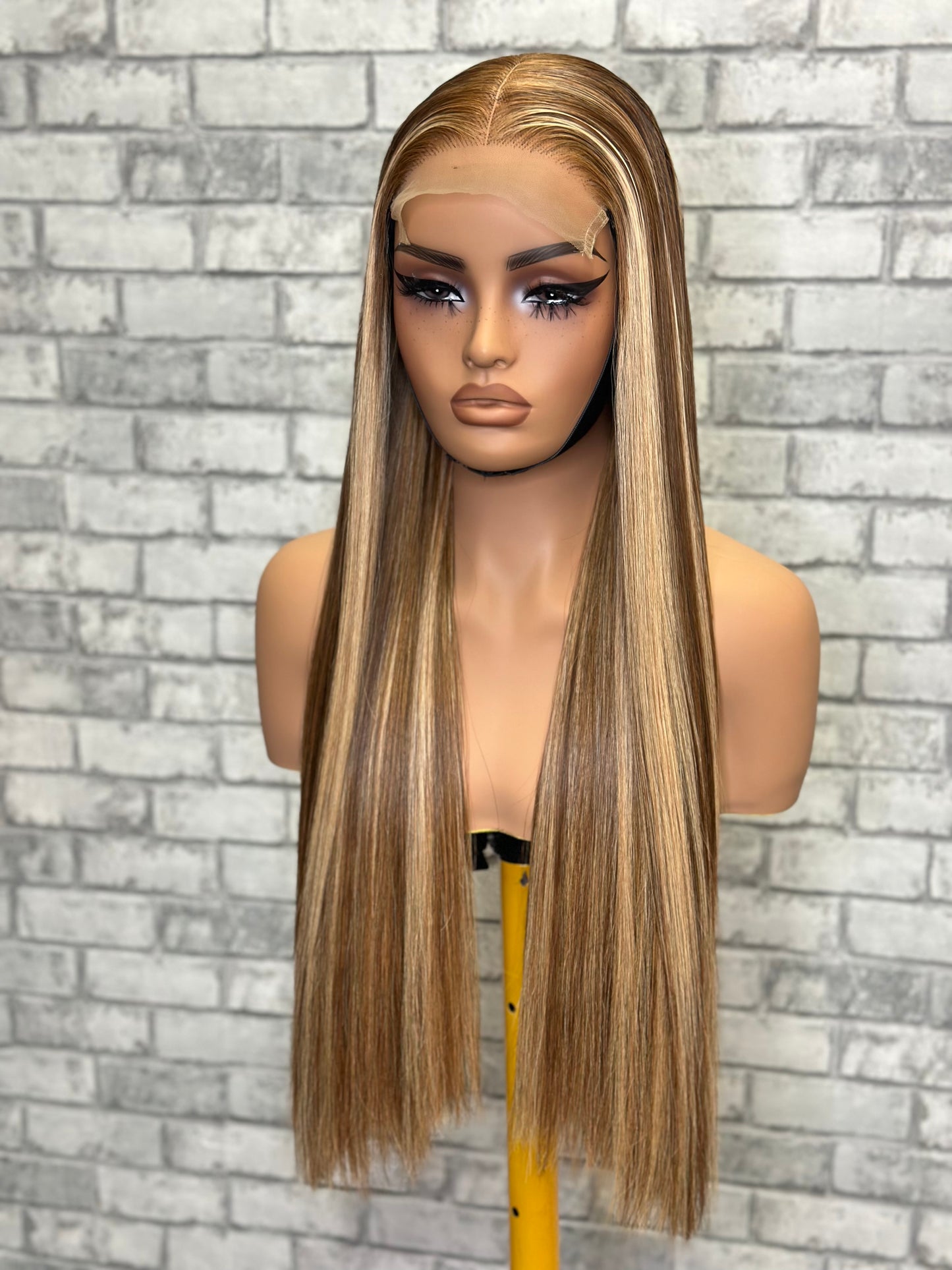 Highligted lina wig