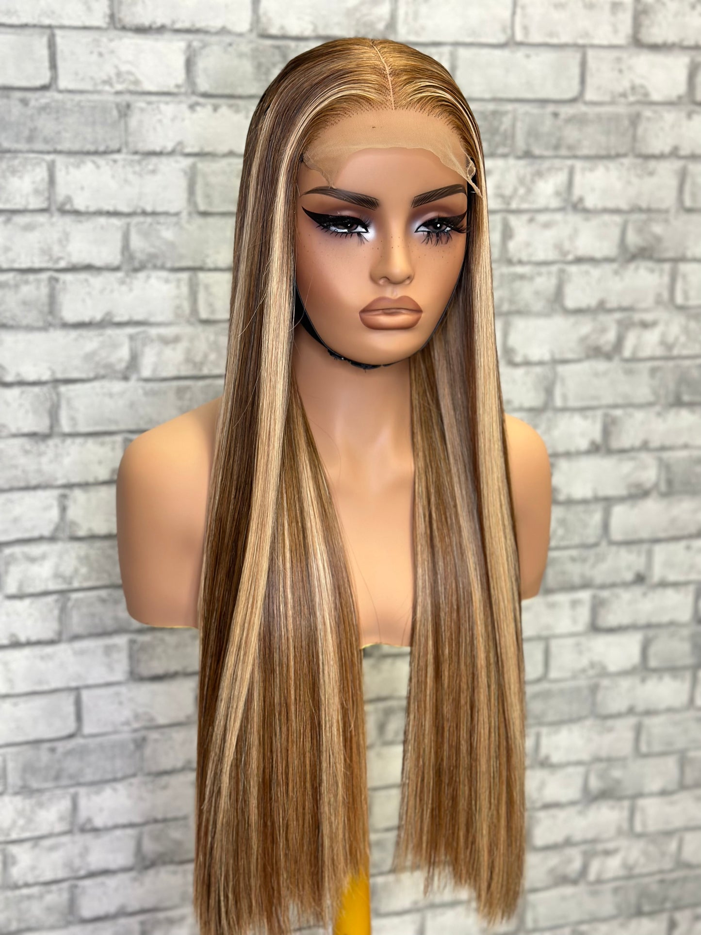 Highligted lina wig