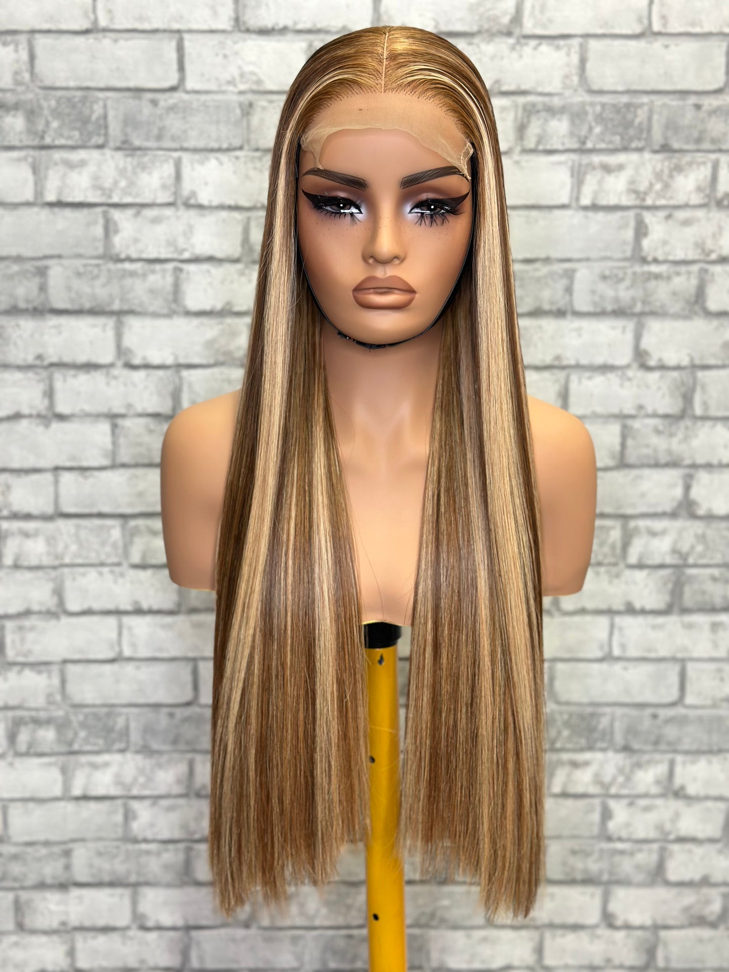 Highligted lina wig